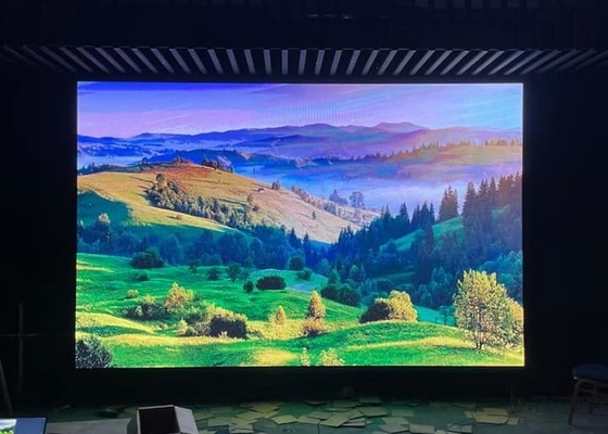 شاشة الألومنيوم المنسوجة 1/7 مسح 500 * 1000MM P5.95 شاشة إعلانية LED الإيجار