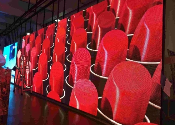 شاشة استئجار مقاومة للماء IP65 في الهواء الطلق كامل اللون شاشة LED 500 * 1000MM P4.81 وحدة HD 7500cd / مربع