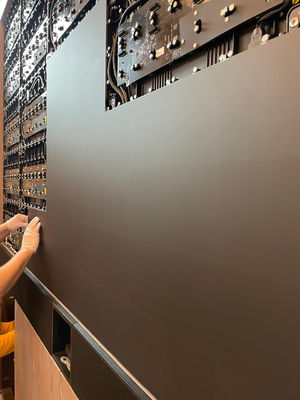 لوحة شاشة عرض فيديو LED داخلية COB ذات درجة دقة 0.9 مم