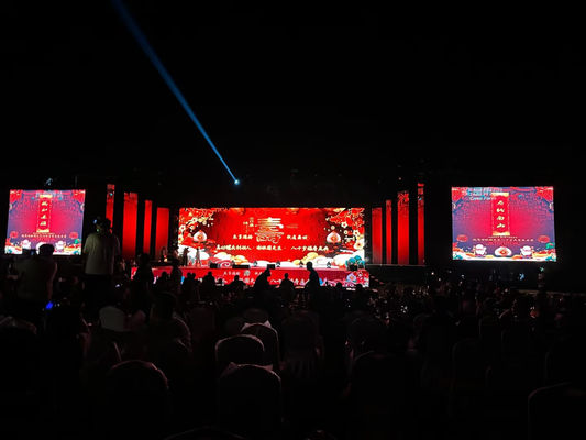 شاشة LED للإيجار SCX P4 داخلية ملونة بالكامل شاشة LED 512x512 مم قفل سريع خفيف لوحة خزانة LED رفيعة لجدار فيديو LED خلفي للمسرح