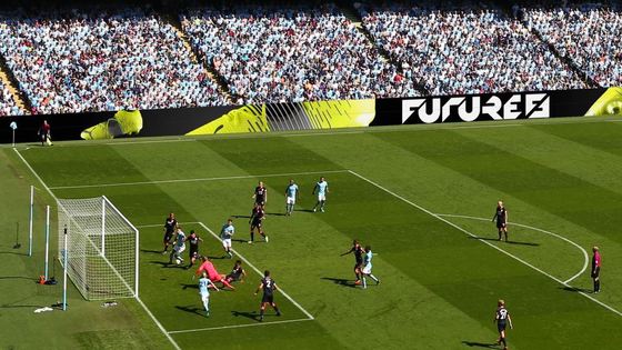 5000 1 نسبة التباين والإضاءة ≥6500cd/m2 لمنافسة الإضاءة العالية