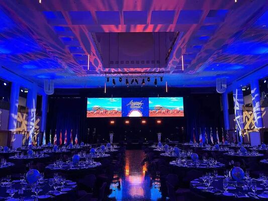 سعر جيد شاشات LED المسرحية التي تتميز بحجم الوحدة من 250 × 250 مليمتر وقرار 64 × 64 بكسل لعرض مفصل الانترنت