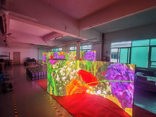 داخلي p2.5 شاشة LED ملونة كاملة مع خزانة 640x480mm مع معدل تحديث 3840 هرتز