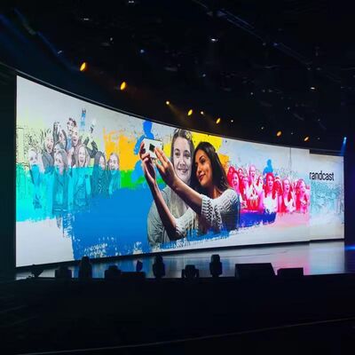 شاشة LED داخلية P2 مع مسافة بكسل 2 مم وسطوع 1000 شمعة/م² وكثافة 250000 بكسل