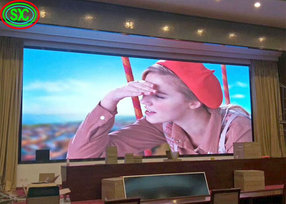 سعر جيد مسرح ملون بالكامل شاشة LED حفلة فيديو جدار P2 إطار الألومنيوم المصبوب الانترنت