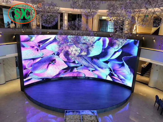 سعر جيد تأجير شاشة LED للإعلانات الداخلية LED شاشة p3.91 p4.81 إعلان داخلي مرن منحني شاشة LED الانترنت
