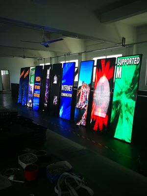سعر جيد شاشة LED ملونة كاملة داخلية P3 ، شاشة ملصق LED 1500 Nits لمركز التسوق الانترنت