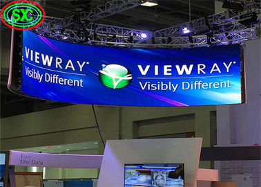 غطاء الألومنيوم المصبوب بالموت P6 Full Color Indoor Suspended LED Screen 2500nits السطوع 27777 نقطة/sqm كثافة البكسل