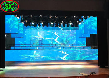 غطاء الألومنيوم المصبوب بالموت P6 Full Color Indoor Suspended LED Screen 2500nits السطوع 27777 نقطة/sqm كثافة البكسل