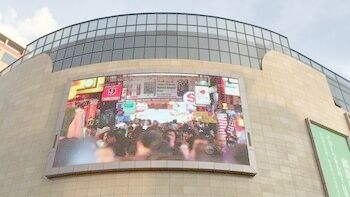 P8 خارجية مقاومة للماء الجدار المرتفع منحنى مرنة فيديو الإعلانات LED شاشة العرض