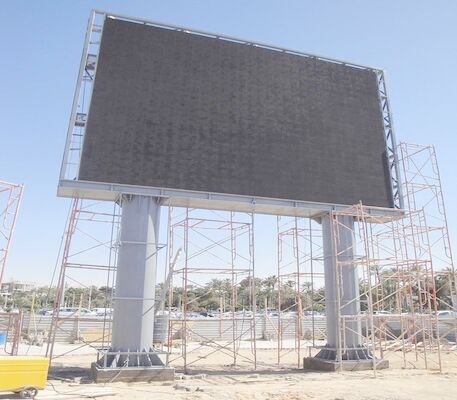 لوحات إعلانية LED ذات عمود