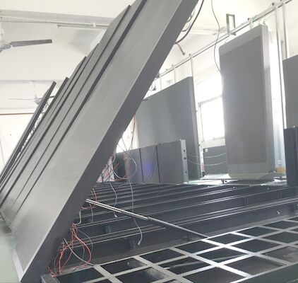6mm Pixel Pitch خارجي Full Color LED Display التحكم اللاسلكي الأمامي / الخلفي IP65/IP54 خزانة الفولاذ المقاوم 32.5kg الوزن