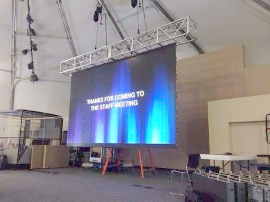 P3.91 شاشة LED للإيجار للكنائس والعروض والأحداث والزفاف ثلاث سنوات ضمان