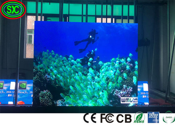 شاشات IP43 250W / M2 GOB LED غير منسقة P1.9 P2 P2.5 IECEE الإعلانات