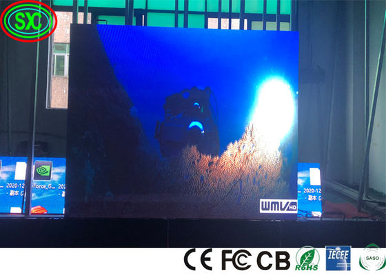شاشات IP43 250W / M2 GOB LED غير منسقة P1.9 P2 P2.5 IECEE الإعلانات