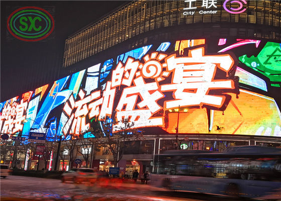 لوحة إعلانات LED ضخمة في الهواء الطلق مع زاوية قابلة للتعديل