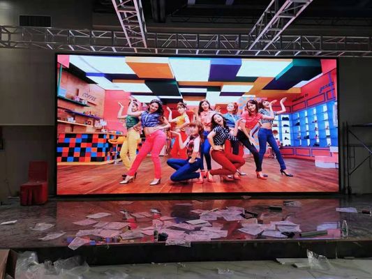 شاشة استئجار مرنة كبيرة لا توجد شاشة تلوث 1/32 مسح HD 1R1G1B P2.5mm LED Screen Board