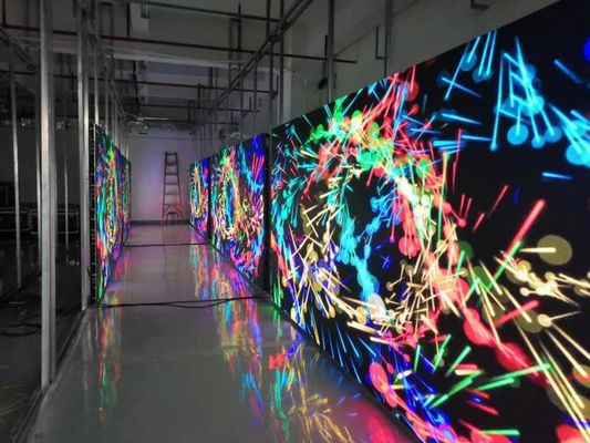 مادة بلاستيكية رقيقة للغاية شاشة LED كاملة اللون جدار فيديو شفاف مجهز بمصباح SMD2121 LED