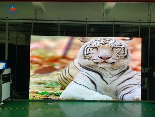 تثبيت منحنى متاح لخزانات 500x500mm و 500x1000mm من شاشة LED ملونة كاملة داخلية