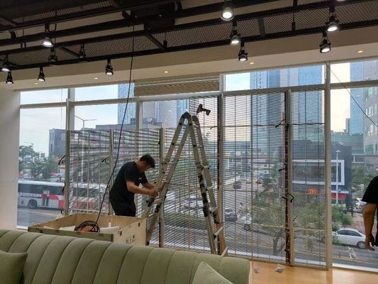 P3.91-7.82 شاشة عرض LED شفافة داخلية شاشة LED كاملة اللون