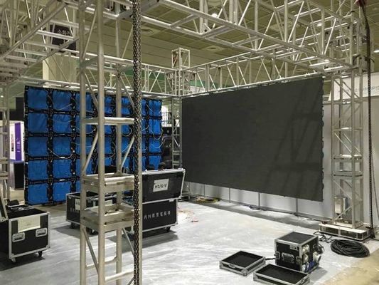 سعر جيد التثبيت الثابت أو التأجير المحمول استخدام شاشة العرض LED الصغيرة فائقة السطوع P2 SMD بالألوان الكاملة الداخلية الانترنت