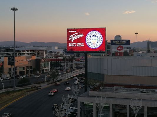 شاشة LED ذات لون كامل في الهواء الطلق بزاوية عرض 120 درجة ومعالجة إشارة 10 أو 14 بت P6 2020 6mm 27778 بكسل / م2