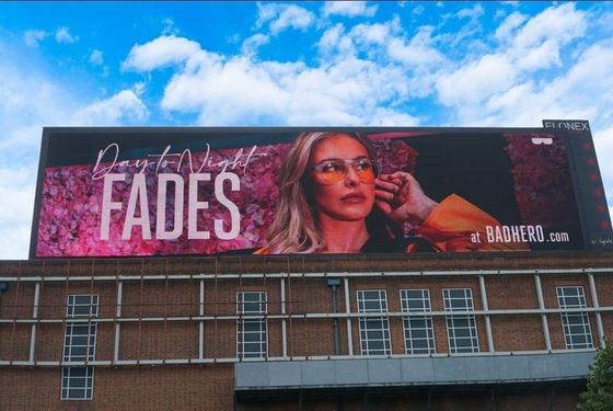 SMD1921 LED Video Display 62500 نقطة / M2 شاشة LED ملونة بالكامل 1/16S وضع القيادة شاشة LED ملونة بالكامل في الهواء الطلق