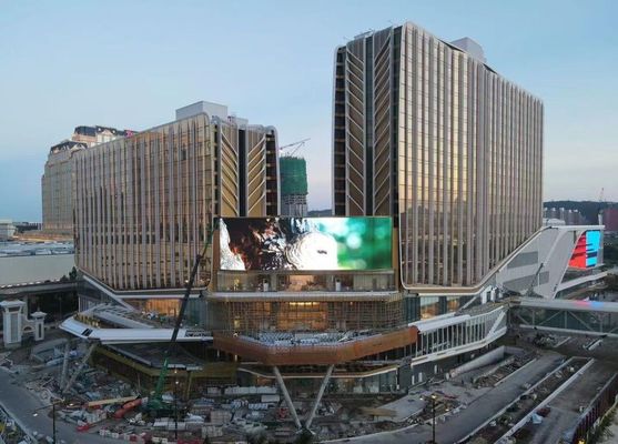 شاشة LED خارجية ملونة كاملة عالية الدقة P10 مع 10000 نقطة/متر مربع لعرض صور حية وواضحة