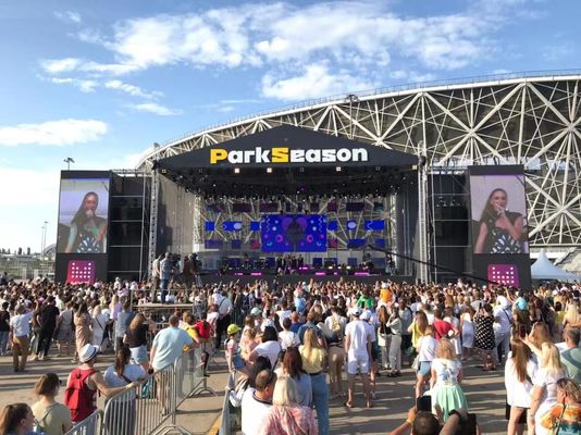 لوحة شاشة عرض الإعلانات LED الخارجية الثابتة P10 960x960mm بالألوان الكاملة المقاومة للماء