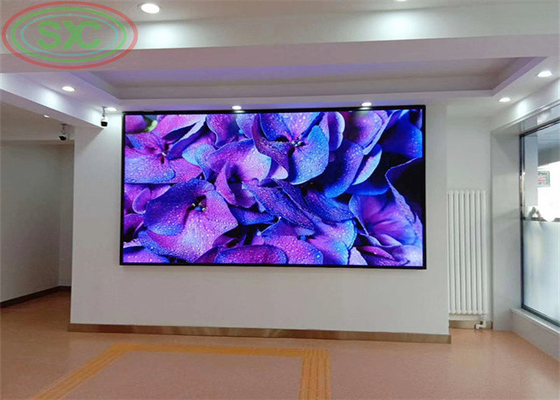 شاشة LED داخلية ذات 7680 هرتز مع معالج فيديو VX400