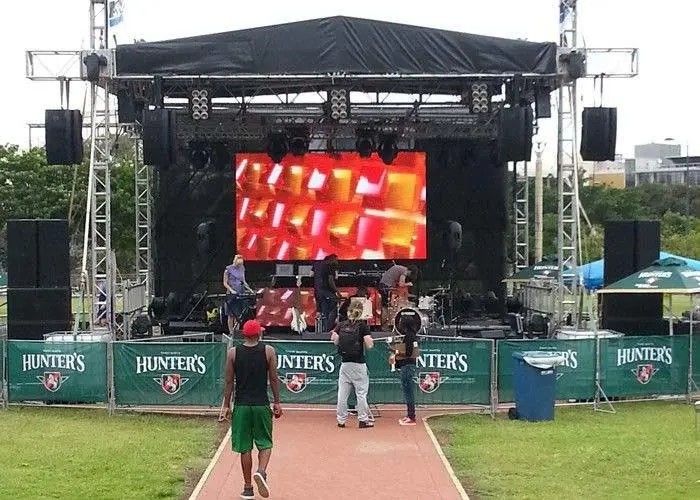 P10 شاشة إعلانات LED في الهواء الطلق IP65 مقاومة للماء 5000cd / m2