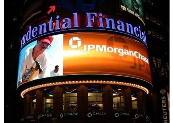 شاشة LED خارجية مقاومة للماء IP65 P5.95 حجم الخزانة 500x1000mm