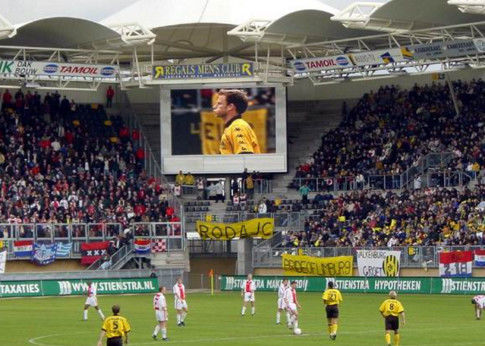 شاشة LED عالية الوضوح P2.5mm Stadium SMD IP65 العرض الخارجي بالكامل الملون