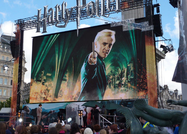 شاشة LED للإيجار في الهواء الطلق P6 شاشة LED خزانة ألومنيوم مصبوبة بالقالب خفيفة الوزن P1.5 COB