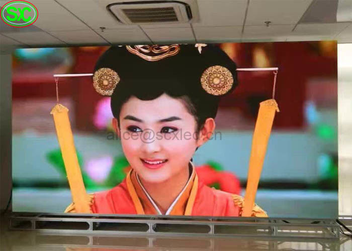 شاشة LED ملونة كاملة داخلية ذات كثافة عالية P4 مع وقت تشغيل 100000 ساعة