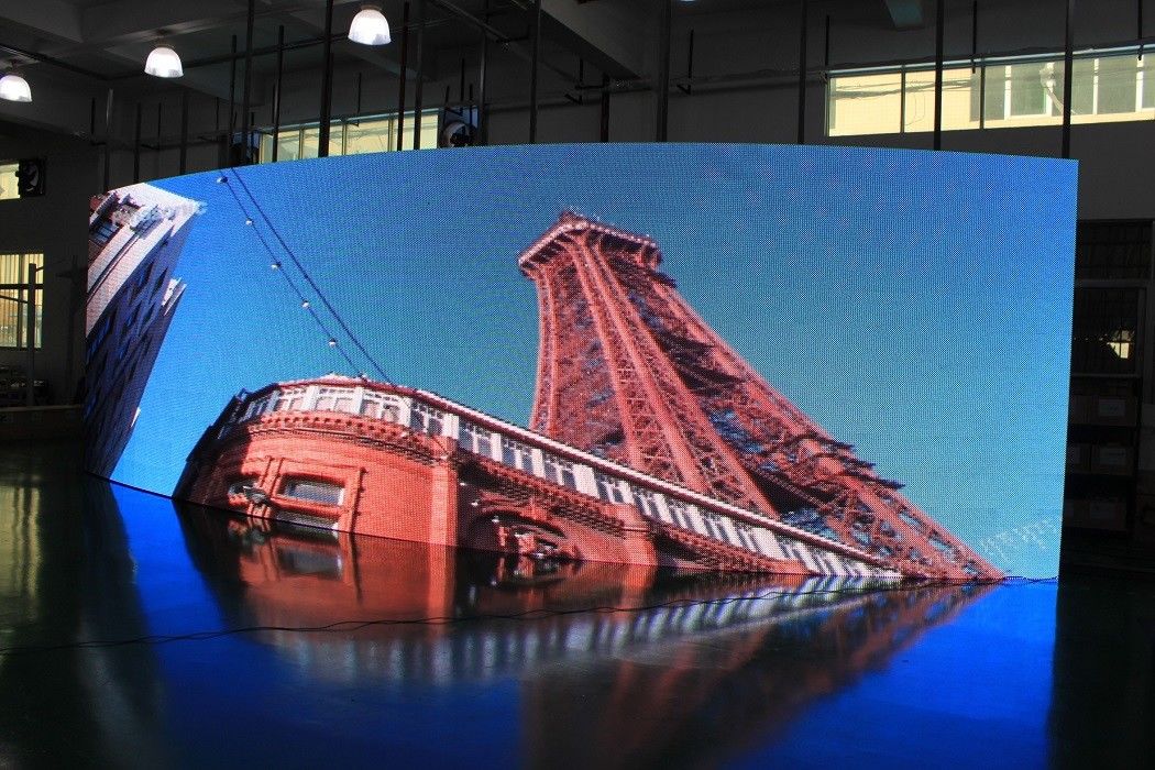 تشغيل شاشة الألومنيوم ذات الصب الصمامي Ultra HD P6.67 Full Color Outdoor LED Display شاشة LED حمراء خضراء زرقاء