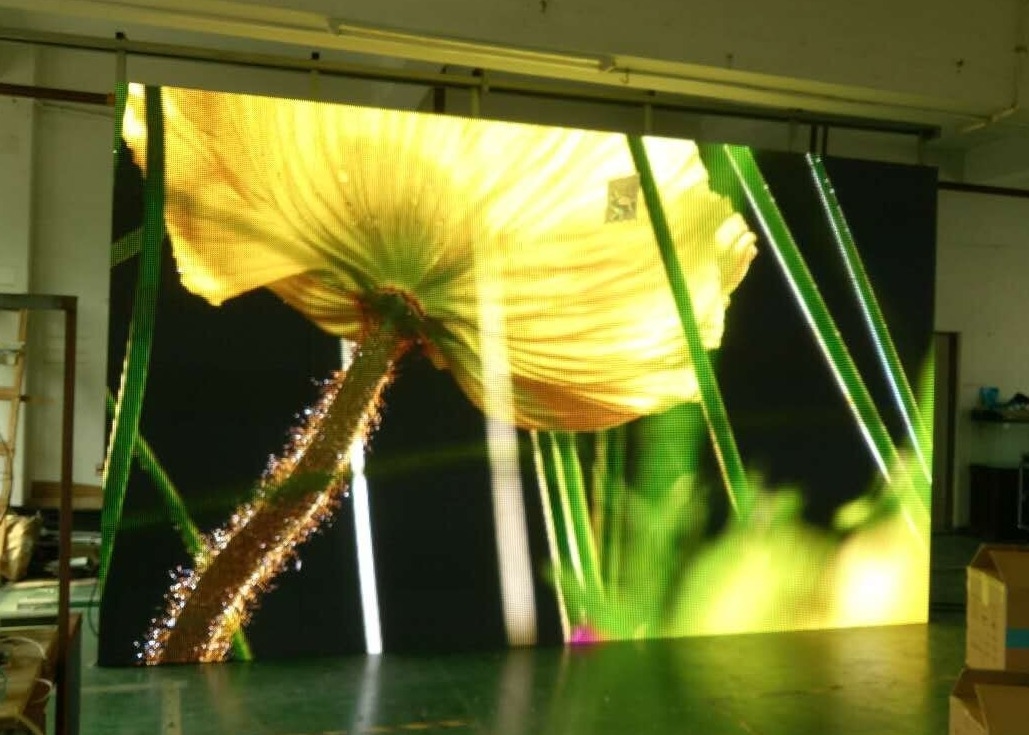 شاشة ضخمة ملونة في الخارج مضاءة بالماء IP68 DIP / SMD HD P3 P4 شاشة ملونة في الخارج