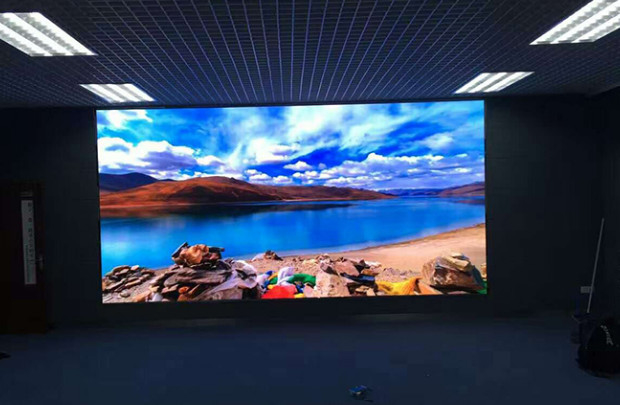 شاشة LED معلقة داخلية استئجار شاشة SMD ، P2 إشارة LED ملونة كاملة 3 سنوات ضمان