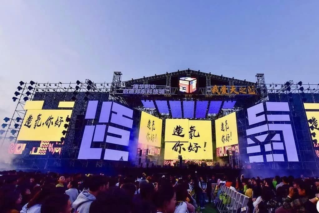 P4.81 إعلانات داخلية تجارية مجموعة فيلم مرن ، شاشة LED كاملة الألوان 768mm*768mm