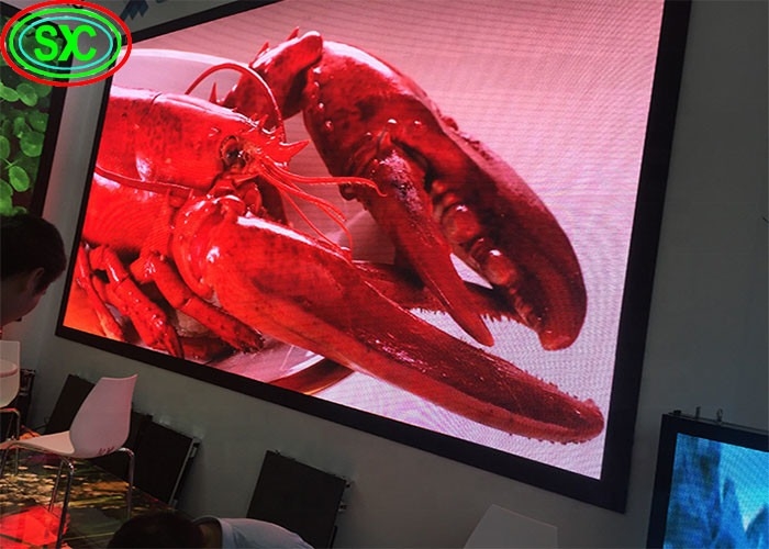 شاشة LED ذات لون كامل في الهواء الطلق مرنة وذات دقة عالية وقائية من الماء وخالية من التأخير