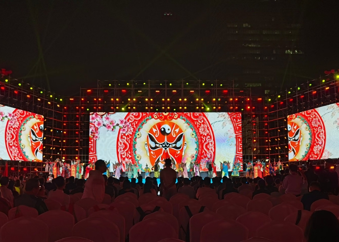 شاشة إعلانات LED خفيفة للغاية، واضحة للغاية، IP65، سطوع عالي، مضادة للطقس في الهواء الطلق P10 P12