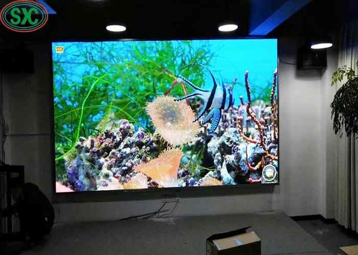 شاشة P4 الداخلية ذات اللون الكامل LED المسبوكة من الألومنيوم ، 2200 CD / Sqm ، حجم 256mm X128mm