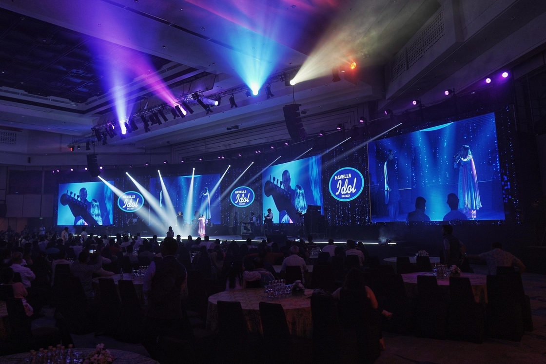 P2-32S وحدة عرض LED ملونة داخلية ذات محرك ثابت وأبعاد خزانة 640 * 640mm