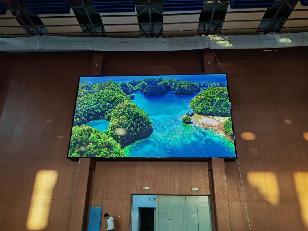 شاشة LED ملونة كاملة داخلية P2.5 مع استهلاك للإيجار مع خزانة رقيقة للغاية ومعدل تحديث عالي 3840 هرتز