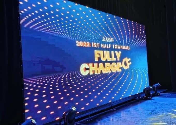 P0.9 Ultra-thin Indoor SMD LED Die-Casting Aluminum Screen Stage LED Display صديقة للبيئة