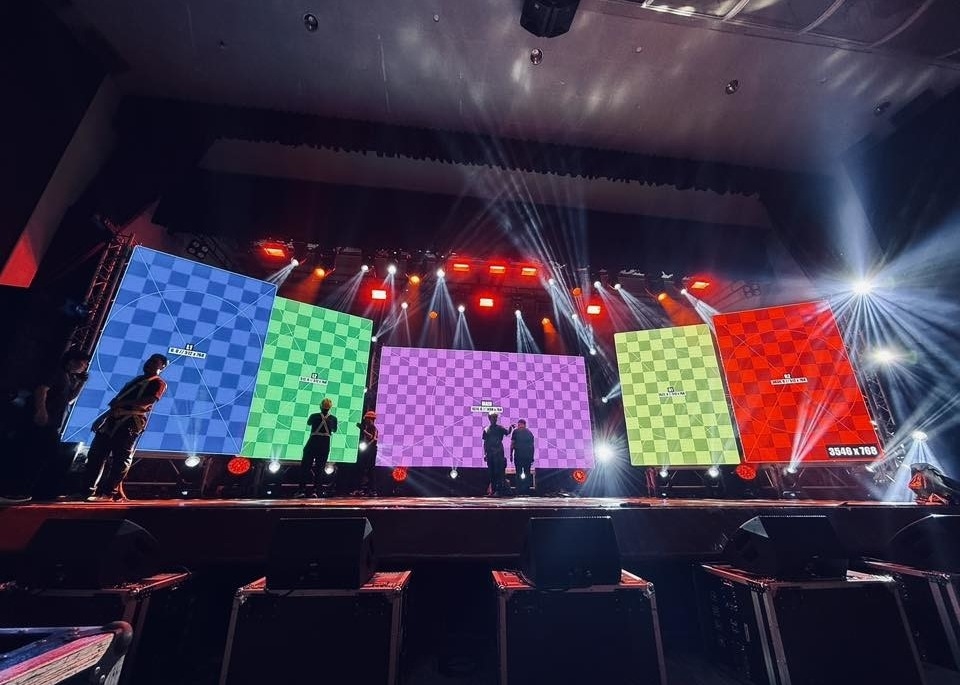 الصب الصمدي الألومنيوم SMD شاشة LED P4 فيديو داخلي الإعلانات شاشة عرض RGB HD بدون عثرة