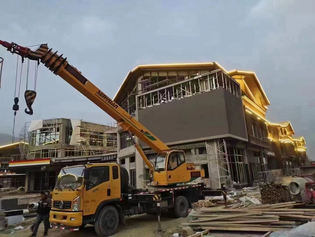 شاشة LED ذات لون كامل في الهواء الطلق ذات سطوع عالي فوق 8000 كاندلا لكل متر مربع لمشاهدة واضحة في الهواء الطلق