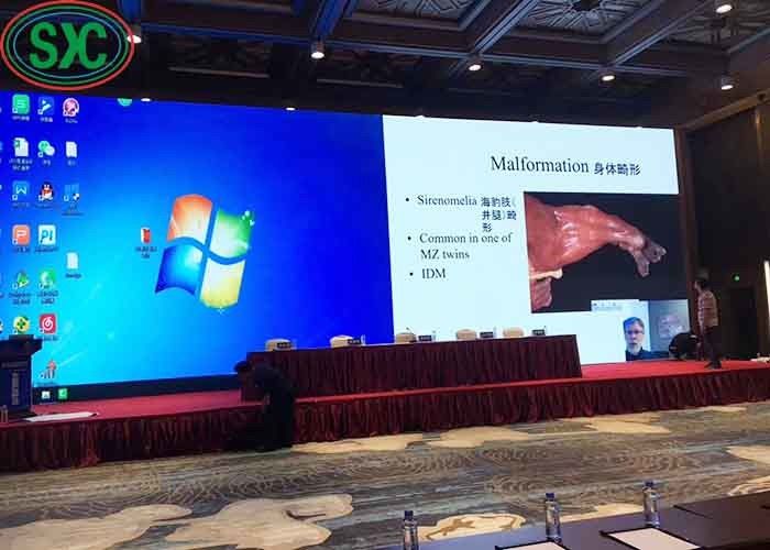 P4 لون كامل داخل LED شاشة فيديو حائط 80 * 40 وحدات الدقة لوحات إعلانية