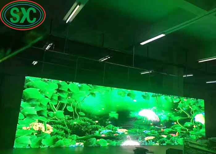 شاشة إي بي 65 باللون الكامل للخارج