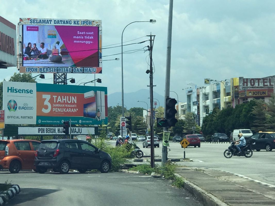 شاشة LED خارجية مثبتة في الهواء الطلق p8 960x960mm خزانة smd بالألوان الكاملة في الهواء الطلق لوحة عرض led